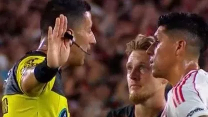 Pequeño cruce y reencuentro especial entre Ascacibar y Enzo Pérez