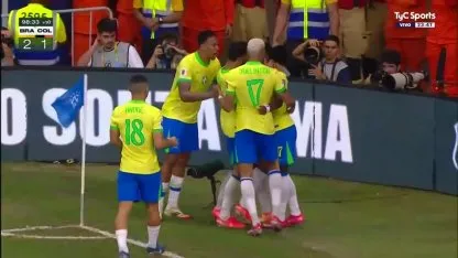 El golazo de Vinicius para el agónico triunfo de Brasil sobre Colombia