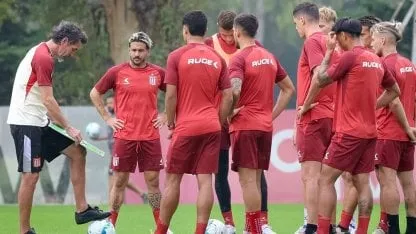El Pincha despegó rumbo a Venezuela y Domínguez dejó otro claro mensaje