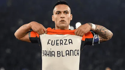 Lautaro Martínez, delantero de Inter de Milán, tras la feroz tormenta que castigó a Bahía Blanca en 2023.