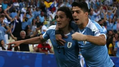 Suárez respaldó a Cavani luego de otra noche cruzada en Boca