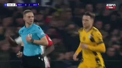 Zielinski falló su penal para Inter ante Feyenoord