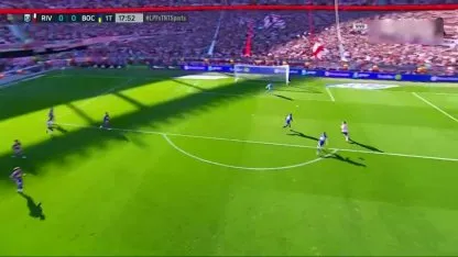 Débil cabezazo de Mastantuono, aproximación de River ante Boca
