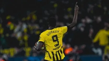 El festejo de Guirassy en su gol de penal ante el Barcelona