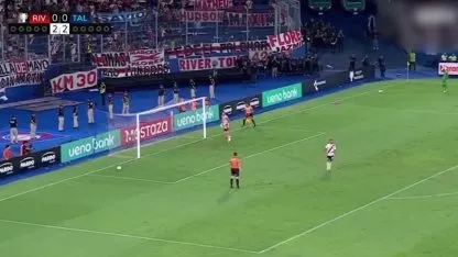 El penal que erró Lanzini en River vs. Talleres