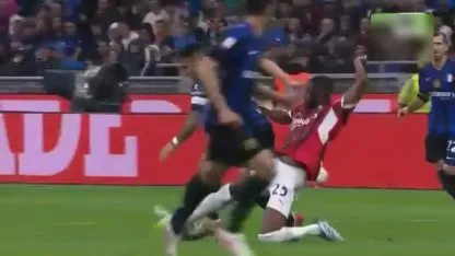 El travesaño le negó el gol a Inter ante Milan