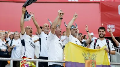 Hinchas del Real Madrid en la previa a la final
