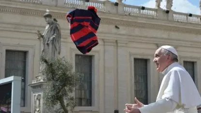 Micro ploteado, banderitas y más: así será el homenaje de San Lorenzo al Papa Francisco