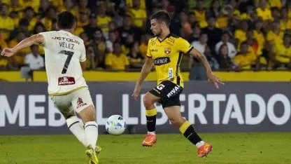 Universitario sorprendió a Barcelona en Guayaquil en el grupo de River