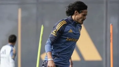 El mensaje de Riquelme para Cavani y sus chances de volver contra Independiente