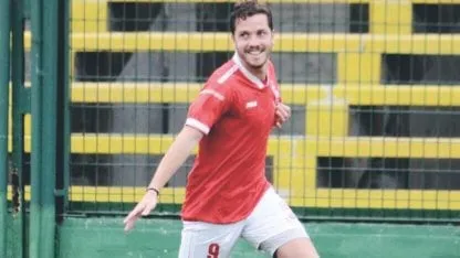 Se hizo un lugar en el Ascenso, estuvo a punto de dejar el fútbol y es el goleador del Apertura