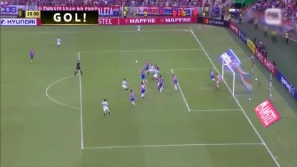 Bombazo de Maxi Salas para el gol de Racing ante Fortaleza