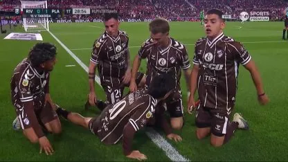 El golazo de Taborda ante River en el Monumental El golazo de Taborda ante River en el Monumental