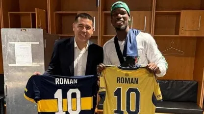 Riquelme recibió a Pogba en el vestuario de Boca y se reencontró con excompañeros