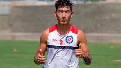 Román Vega, otro lateral que aparece en el radar de River