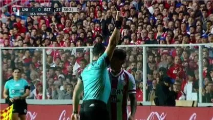 Espinoza, otra vez criticado por su conducta: quedó cara a cara con un jugador de Unión