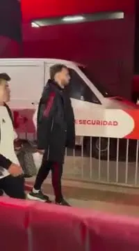 Así salió Pezzella del estadio de Independiente tras su lesión