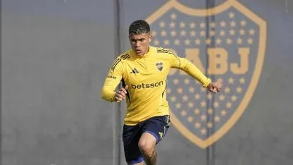 Ayrton Costa recibió el alta y podría ser titular ante Racing