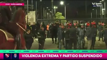 Con graves heridos, la salida de hinchas de la Universidad de Chile de la cancha de Independiente