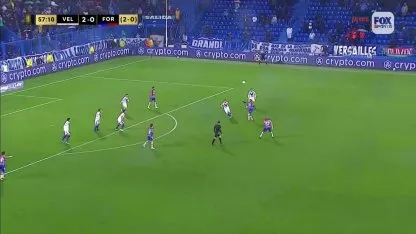 El tiro al ángulo de Prior en Vélez vs. Fortaleza El tiro al ángulo de Prior en Vélez vs. Fortaleza