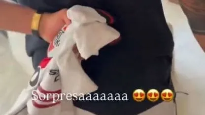 La tierna reacción del hijo de Valverde al recibir un regalo de Mastantuono La tierna reacción del hijo de Valverde al recibir un regalo de Mastantuono