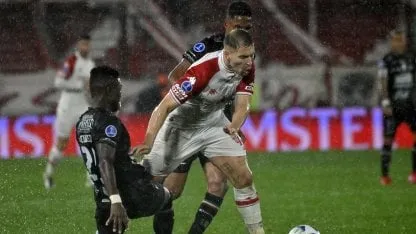 Como a Boca con River: Huracán hizo un gol pero se lo empataron sacando del medio Como a Boca con River: Huracán hizo un gol pero se lo empataron sacando del medio