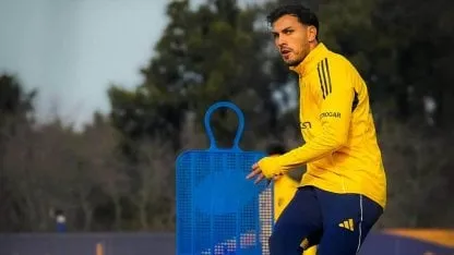 Paredes dejó atrás la sobrecarga, será titular y Russo baraja un cambio en la formación de Boca