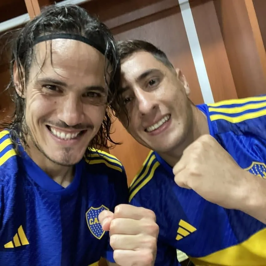 Miguel Merentiel junto a Edinson Cavani