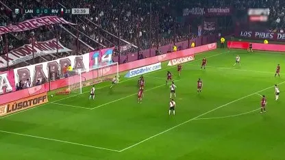 Salas volvió a exigir a Losada desde afuera y generó el córner del gol de River ante Lanús Salas volvió a exigir a Losada desde afuera y generó el córner del gol de River ante Lanús