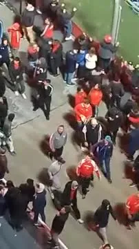 Serios incidentes entre hinchas de la U de Chile e Independiente