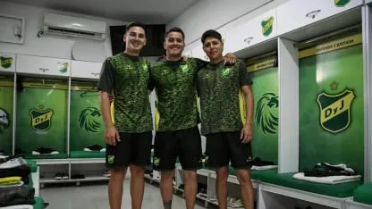 Refuerzo insólito: era utilero de Defensa, presentó un CV y ahora cobrará como "jugador" en España