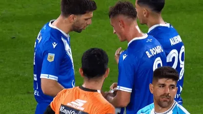 Magallán, un grosero error para el gol del Decano y la negativa a ponerse la cinta