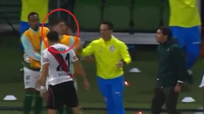 Acuña, en llamas: cabezazo, penal y expulsión que sentenció la serie