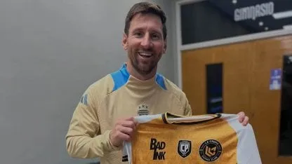 Qué hay detrás de la camiseta con la que posó Leo previo al duelo frente Venezuela