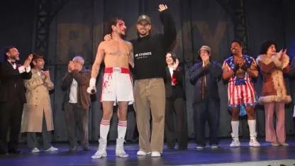 Paredes revolucionó una obra de teatro: ovación y regalo de Boca con chicana