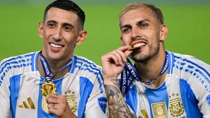 Di María chicaneó a Paredes y palpitó el partido contra Boca. “Alguna patadita me va a dar”