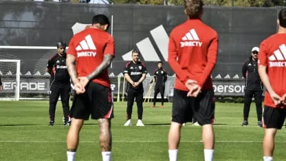 El homenaje de River a Russo: minuto de silencio, palabras de Gallardo y flores El homenaje de River a Russo: minuto de silencio, palabras de Gallardo y flores
