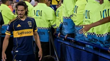 Cavani verá a un especialista para tratar su lumbalgia: ¿corre peligro su futuro en Boca?