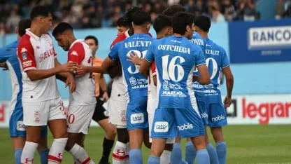 Una derrota y algo más Una derrota y algo más