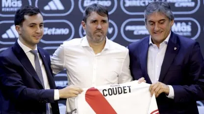 Coudet cruzó a Francescoli e hizo reir a todos: "Juré por cuatro pibes..." Coudet cruzó a Francescoli e hizo reir a todos: "Juré por cuatro pibes..."