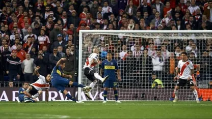 Fue campeón con Boca, un remate suyo casi cambia la final con River en Madrid y ahora jugará en el Ascenso