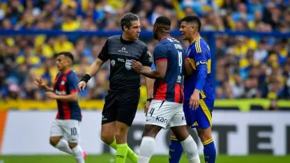Gol anulado, penal borrado y pedido de camiseta a Cavani: los polémicos antecedentes del árbitro de Boca-San Lorenzo