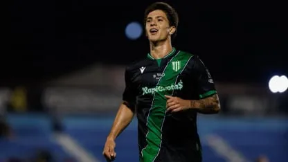 El padre de Gallardo lo llevó a River, lo compararon con Benedetto y hoy es goleador en Banfield