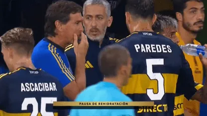 La Bombonera silbó el "cooling break" y apuntó contra la Conmebol