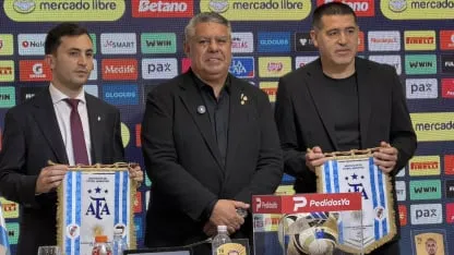 Di Carlo posó junto a Tapia y Riquelme tras el quiebre de River con la AFA