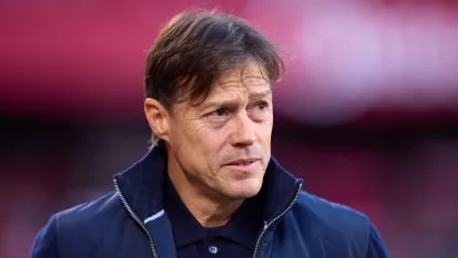 Almeyda apuntó contra la dirigencia del Sevilla y comparó su experiencia con lo vivido en River