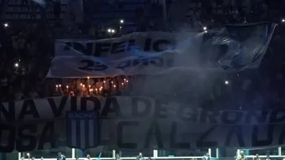 Bengalas y chicanas: multitudinario banderazo de Racing antes del clásico contra Independiente