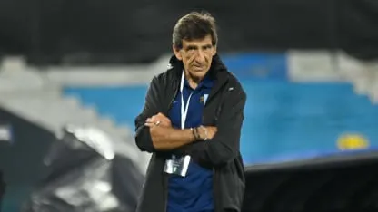 Costas solo resiste porque Racing es su vida