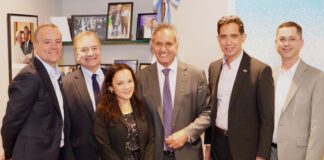 Scioli pide más vuelos a American, Delta y United, ensalzando comida