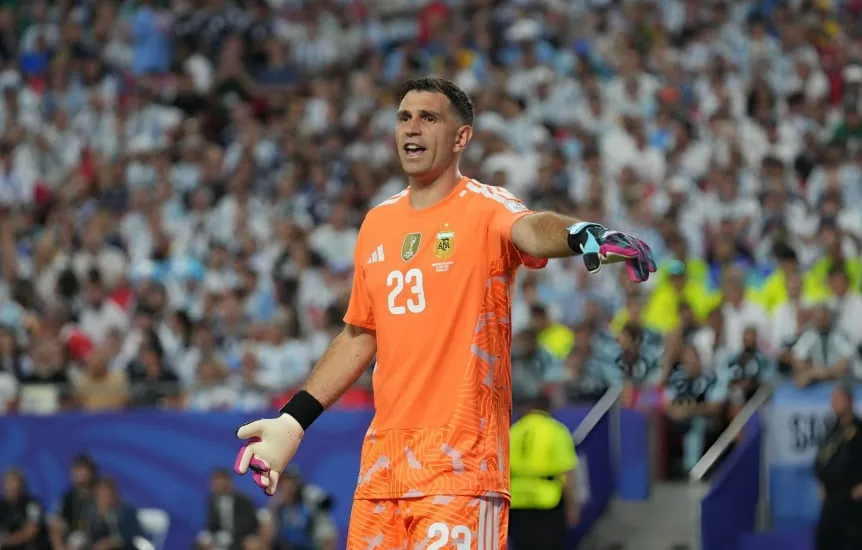 Dibu Martínez